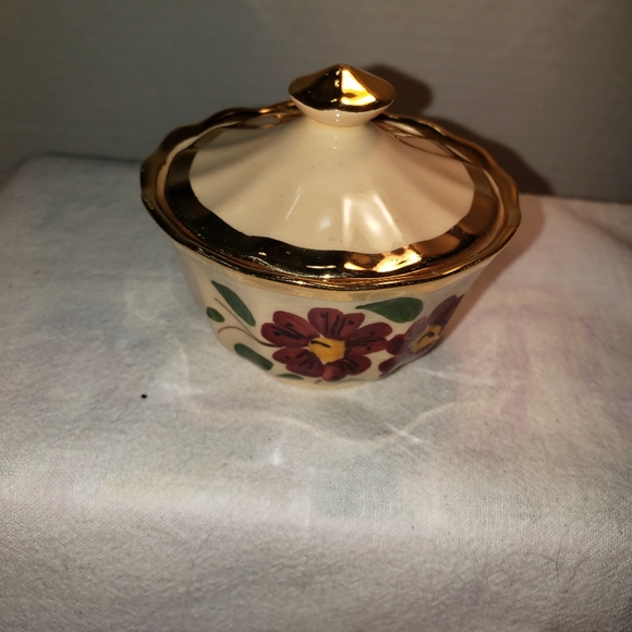 Beautiful Vintage Wade Hand Painted Creamer and Sugar Bowl with Floral Pattern - Picture 7 of 10